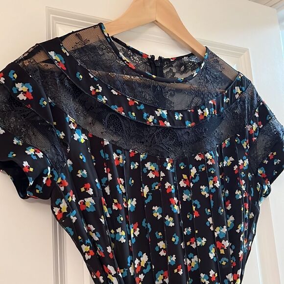 Teri Jon, beautiful dress. Size 2-4 Like New. - Picture 3 of 10